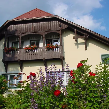 Strussnighof Guest house