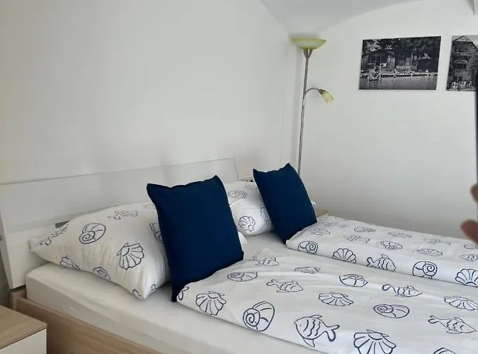 斯特鲁斯尼霍夫兰德豪斯旅馆 招待所 Pörtschach am Wörthersee