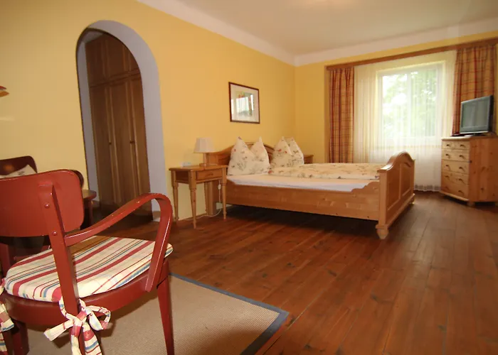 斯特鲁斯尼霍夫兰德豪斯旅馆 招待所 Pörtschach am Wörthersee