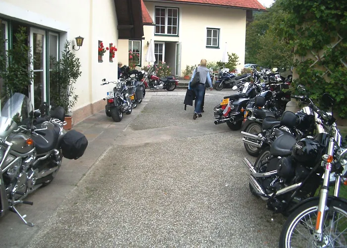 斯特鲁斯尼霍夫兰德豪斯旅馆 招待所 Pörtschach am Wörthersee